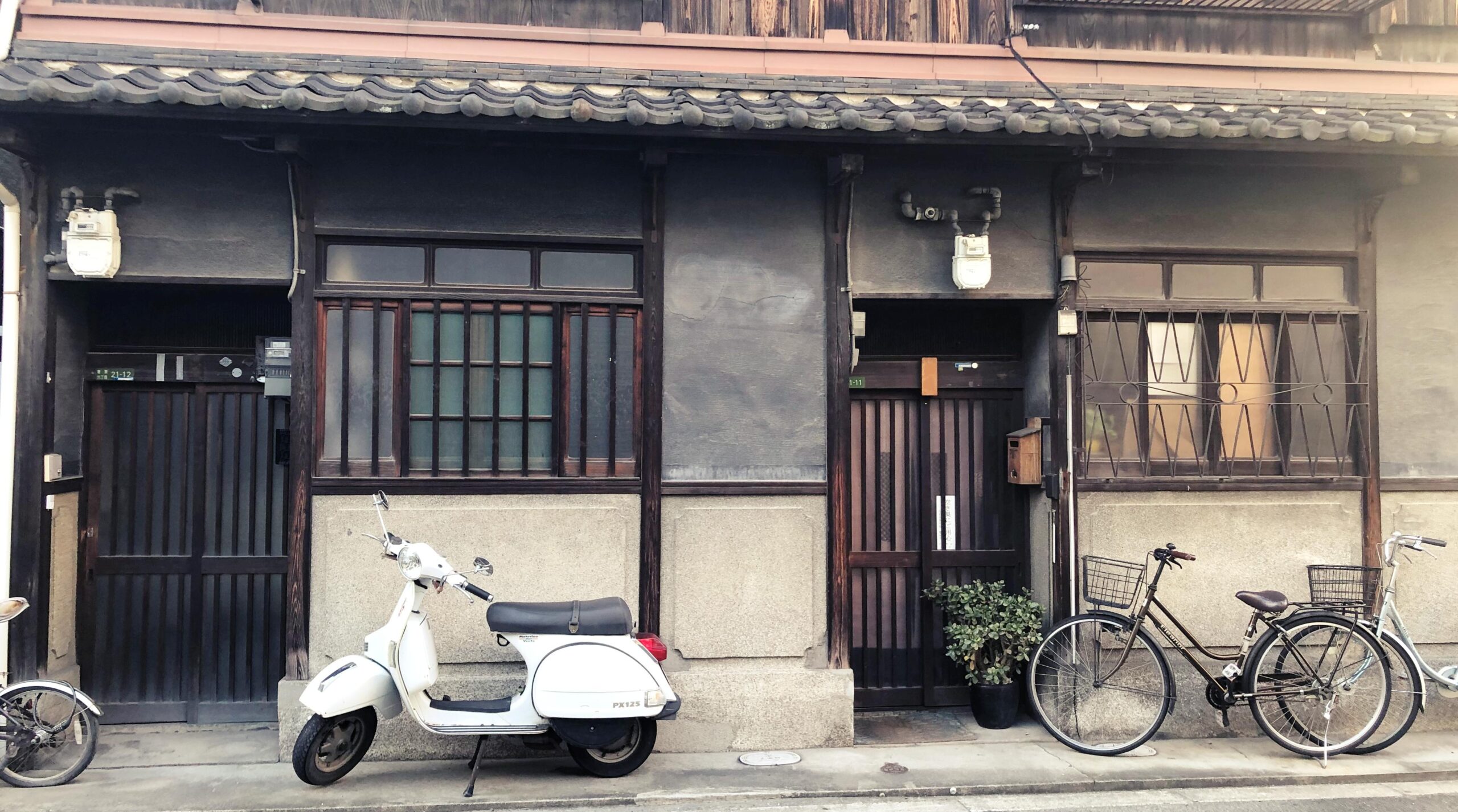 設計事務所開設 小さな古長屋(昭和12年築) イシヤマコウヘイ建築設計事務所